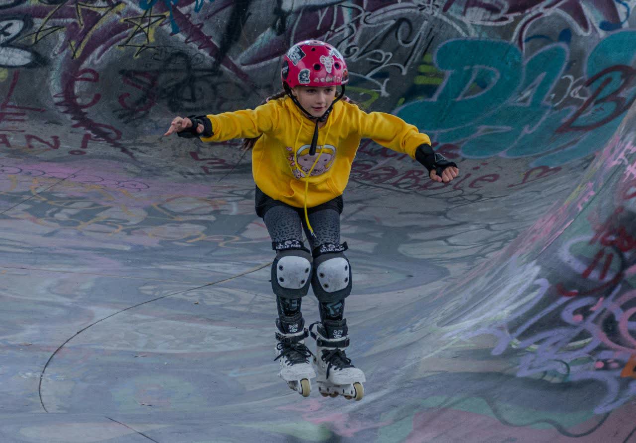 تفاوت و شباهت اسکیت برد و اسکیت کفشی برای انتخاب صحیح 